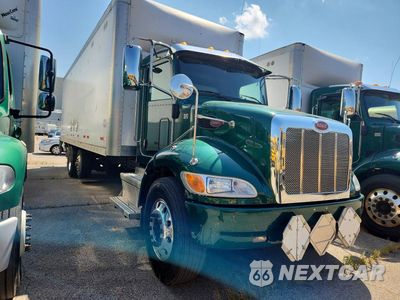 Czwarte zdjęcie samochodu z boku: 2020 PETERBILT 348 BOX TRUCK VIN:2NP3KM8X3LM668732 - miniatura