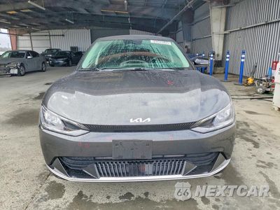 Piąte zdjęcie samochodu w środku: 2023 KIA EV6 WIND VIN:KNDC34LA6P5602141 - miniatura