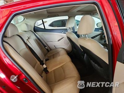 Zdjęcie 10 z 12 samochodu: 2012 KIA OPTIMA EX VIN:5XXGN4A74CG079601 - miniatura
