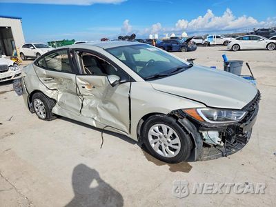 Czwarte zdjęcie samochodu z boku: 2017 HYUNDAI ELANTRA SE VIN:5NPD74LF8HH125640 - miniatura