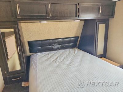 Piąte zdjęcie samochodu w środku: 2017 GRAND DESIGN IMAGINE CAMPER VIN:573TE3228J6604305 - miniatura