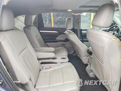 Zdjęcie 10 z 12 samochodu: 2019 TOYOTA HIGHLANDER XLE VIN:5TDKZRFH2KS334417 - miniatura