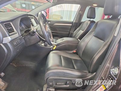 Zdjęcie 7 z 14 samochodu: 2019 TOYOTA HIGHLANDER HYBRID XLE VIN:5TDJGRFH4KS059456 - miniatura