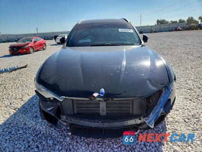 Piąte zdjęcie samochodu w środku: 2017 MASERATI LEVANTE S VIN:ZN661YUA1HX210858 - miniatura