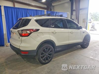 Trzecie zdjęcie samochodu z tyłu: 2018 FORD ESCAPE SE VIN:1FMCU9GDXJUA29946 - miniatura