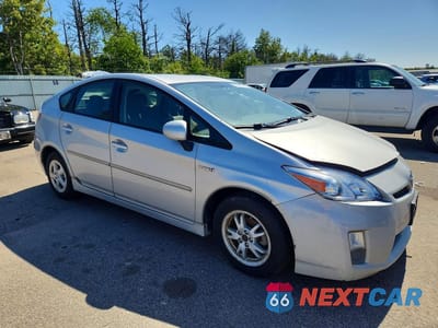Czwarte zdjęcie samochodu z boku: 2011 TOYOTA PRIUS THREE VIN:JTDKN3DU2B0277938 - miniatura