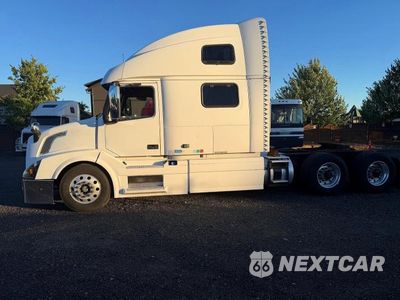 Trzecie zdjęcie samochodu z tyłu: 2016 VOLVO VNL SEMI TRUCK VIN:4V4NC9EJ0GN931991 - miniatura
