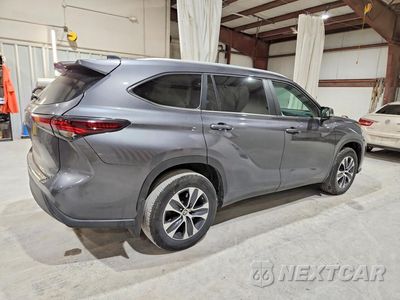 Trzecie zdjęcie samochodu z tyłu: 2024 TOYOTA HIGHLANDER XLE VIN:5TDKDRBH7RS567501 - miniatura