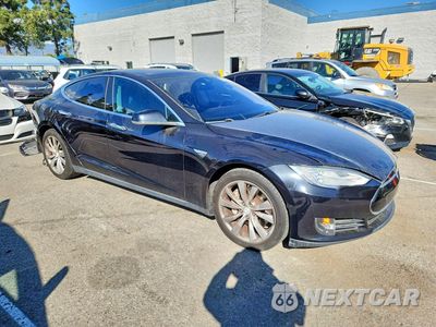 Czwarte zdjęcie samochodu z boku: 2015 TESLA MODEL S 85D VIN:5YJSA1H28FF082636 - miniatura