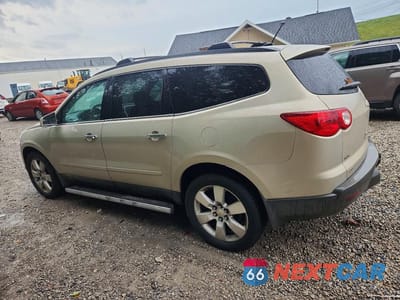 Drugie zdjęcie samochodu z przodu: 2011 CHEVROLET TRAVERSE LT VIN:1GNKVGED5BJ401689 - miniatura