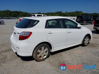 Trzecie zdjęcie samochodu z tyłu: 2009 TOYOTA MATRIX BASE VIN:2T1KU40E59C015757 - miniatura