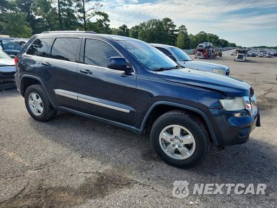 Czwarte zdjęcie samochodu z boku: 2013 JEEP GRAND CHEROKEE LAREDO VIN:1C4RJEAG2DC589134 - miniatura