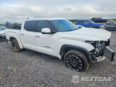 Czwarte zdjęcie samochodu z boku: 2026 TOYOTA TUNDRA CREWMAX LIMITED VIN:5TFJA5DB7TX364440 - miniatura