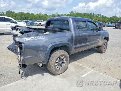 Trzecie zdjęcie samochodu z tyłu: 2018 TOYOTA TACOMA TRD OFF-ROAD VIN:5TFCZ5ANXJX153634 - miniatura