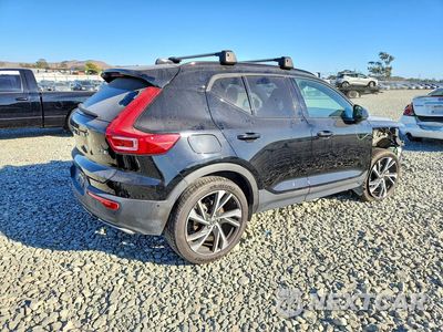 Trzecie zdjęcie samochodu z tyłu: 2019 VOLVO XC40 T5 R-DESIGN VIN:YV4162UM3K2048785 - miniatura