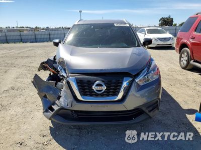 Piąte zdjęcie samochodu w środku: 2019 NISSAN KICKS S VIN:3N1CP5CU3KL532047 - miniatura