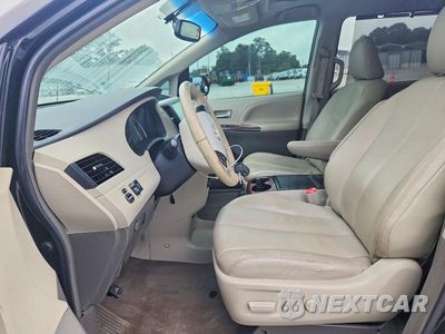 Zdjęcie 7 z 14 samochodu: 2014 TOYOTA SIENNA XLE 8-PASSENGER VIN:5TDYK3DCXES469359 - miniatura