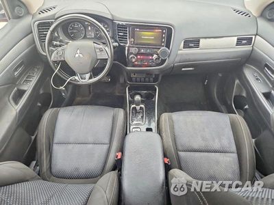 Zdjęcie 8 z 14 samochodu: 2018 MITSUBISHI OUTLANDER SE VIN:JA4AZ3A36JZ037954 - miniatura