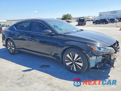 Czwarte zdjęcie samochodu z boku: 2020 NISSAN ALTIMA SV VIN:1N4BL4DV5LC261629 - miniatura