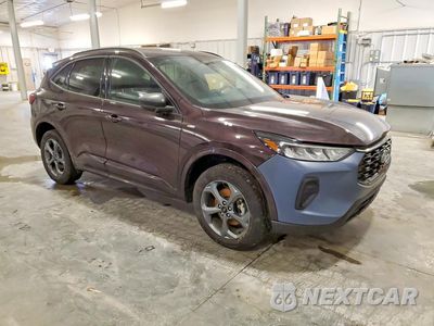 Czwarte zdjęcie samochodu z boku: 2023 FORD ESCAPE ST LINE VIN:1FMCU9MN9PUA57176 - miniatura