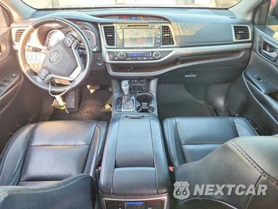 Zdjęcie 8 z 13 samochodu: 2018 TOYOTA HIGHLANDER XLE VIN:5TDKZRFH9JS273033 - miniatura