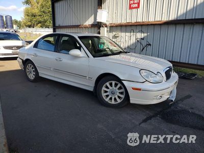 Czwarte zdjęcie samochodu z boku: 2002 HYUNDAI SONATA GLS VIN:KMHWF35H52A713588 - miniatura