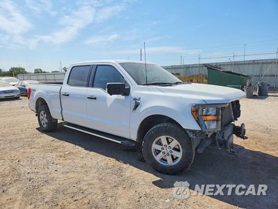 Czwarte zdjęcie samochodu z boku: 2023 FORD F150 SUPERCREW VIN:1FTFW1E87PFA08844 - miniatura