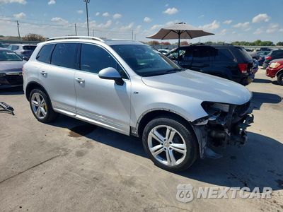 Czwarte zdjęcie samochodu z boku: 2014 VOLKSWAGEN TOUAREG V6 VIN:WVGDF9BP9ED002775 - miniatura