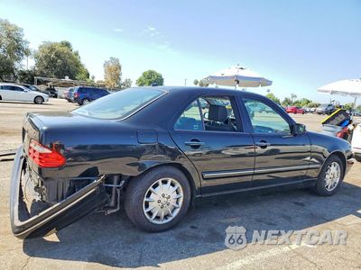 Trzecie zdjęcie samochodu z tyłu: 2000 MERCEDES-BENZ E 320 VIN:WDBJF65G1YA966874 - miniatura