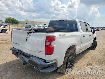 Trzecie zdjęcie samochodu z tyłu: 2021 CHEVROLET SILVERADO K1500 TRAIL BOSS CUSTOM VIN:1GCPYCEF4MZ232964 - miniatura