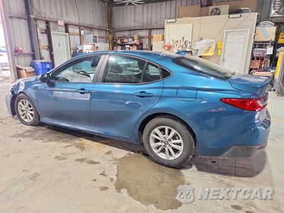 Drugie zdjęcie samochodu z przodu: 2026 TOYOTA CAMRY LE VIN:4T1DAACKXTU275501 - miniatura
