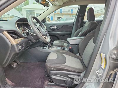Zdjęcie 7 z 13 samochodu: 2016 JEEP CHEROKEE SPORT VIN:1C4PJMASXGW285848 - miniatura