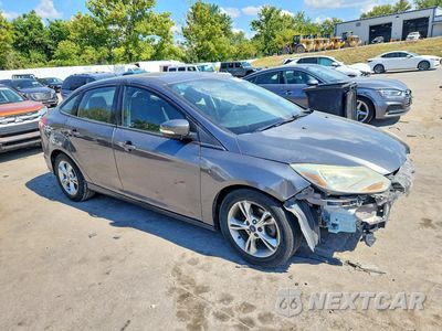 Czwarte zdjęcie samochodu z boku: 2014 FORD FOCUS SE VIN:1FADP3F27EL332665 - miniatura
