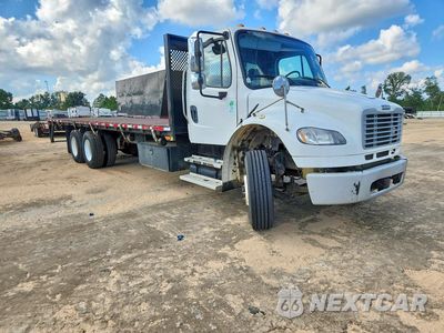 Czwarte zdjęcie samochodu z boku: 2017 FREIGHTLINER BUSINESS CLASS M2 FLATBED TRUCK VIN:1FVHCYCY4HHJC3159 - miniatura