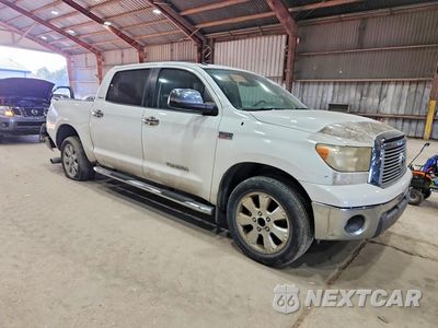 Czwarte zdjęcie samochodu z boku: 2013 TOYOTA TUNDRA PLATINUM VIN:5TFFY5F12DX145733 - miniatura