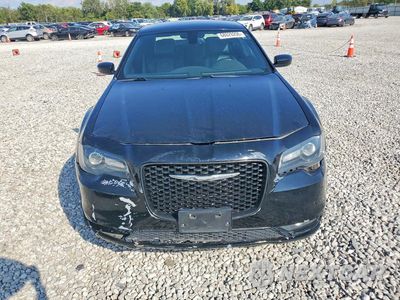 Piąte zdjęcie samochodu w środku: 2016 CHRYSLER 300 S VIN:2C3CCAGG7GH248883 - miniatura