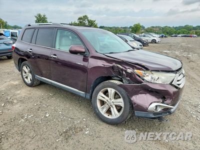 Czwarte zdjęcie samochodu z boku: 2013 TOYOTA HIGHLANDER LIMITED VIN:5TDDK3EH6DS179238 - miniatura