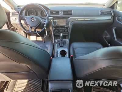 Zdjęcie 8 z 12 samochodu: 2017 VOLKSWAGEN PASSAT SE VIN:1VWBT7A36HC073964 - miniatura