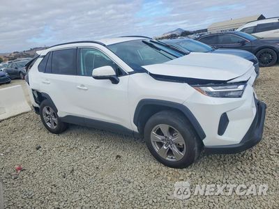 Czwarte zdjęcie samochodu z boku: 2025 TOYOTA RAV4 XLE VIN:2T3P1RFV0SW522984 - miniatura