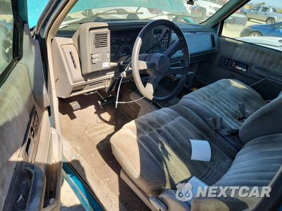 Zdjęcie 8 z 12 samochodu: 1994 CHEVROLET GMT-400 K2500 VIN:2GCFK29K8R1295421 - miniatura