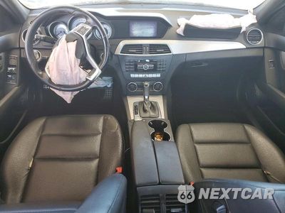 Zdjęcie 8 z 12 samochodu: 2013 MERCEDES-BENZ C 300 4MATIC VIN:WDDGF8AB0DR284362 - miniatura