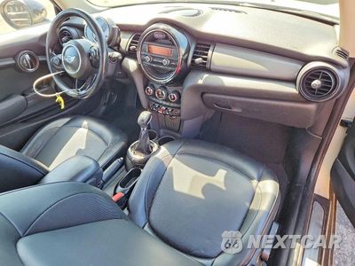 Zdjęcie 8 z 12 samochodu: 2016 MINI COOPER VIN:WMWXP5C52G2D14777 - miniatura