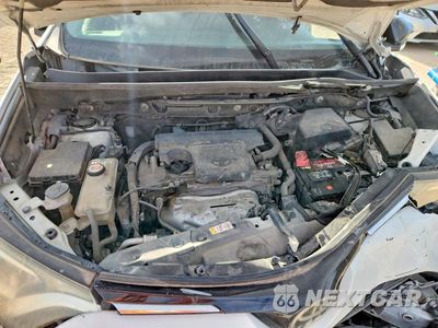 Zdjęcie 11 z 13 samochodu: 2018 TOYOTA RAV4 LE VIN:JTMZFREV5JJ210278 - miniatura