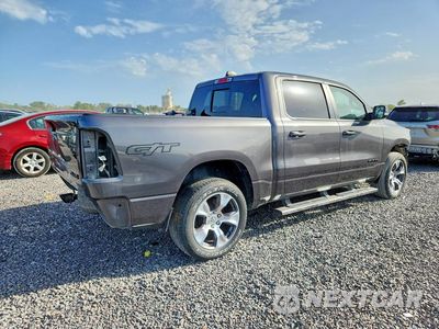 Trzecie zdjęcie samochodu z tyłu: 2022 RAM 1500 SPORT VIN:1C6SRFVT8NN432759 - miniatura