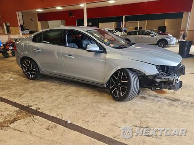 Czwarte zdjęcie samochodu z boku: 2018 VOLVO S60 DYNAMIC VIN:YV126MFL3J2465873 - miniatura
