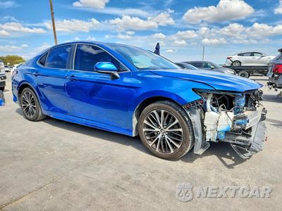 Czwarte zdjęcie samochodu z boku: 2018 TOYOTA CAMRY SE VIN:4T1B11HK7JU070456 - miniatura