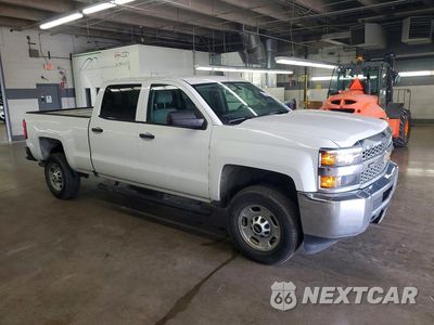 Czwarte zdjęcie samochodu z boku: 2019 CHEVROLET SILVERADO K2500 HEAVY DUTY VIN:1GC1KREG3KF253113 - miniatura