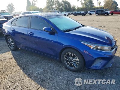 Czwarte zdjęcie samochodu z boku: 2023 KIA FORTE LXS VIN:3KPF24AD0PE559577 - miniatura