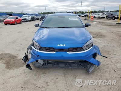 Piąte zdjęcie samochodu w środku: 2023 KIA FORTE GT LINE VIN:3KPF54AD8PE626014 - miniatura