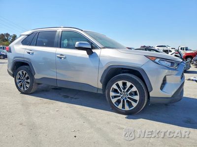 Czwarte zdjęcie samochodu z boku: 2019 TOYOTA RAV4 XLE PREMIUM VIN:2T3C1RFV8KC011880 - miniatura